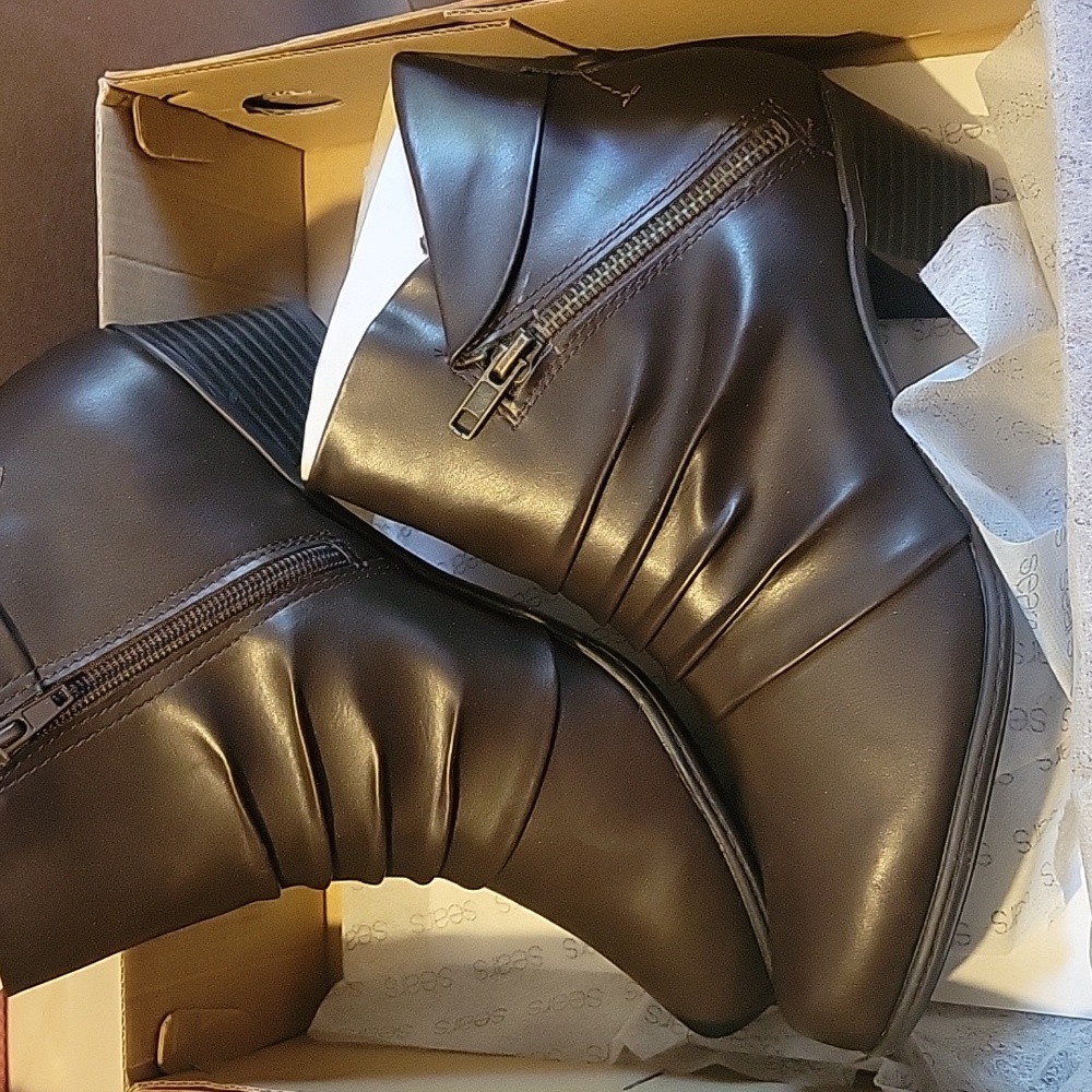 Chocolate in color Jean Boots